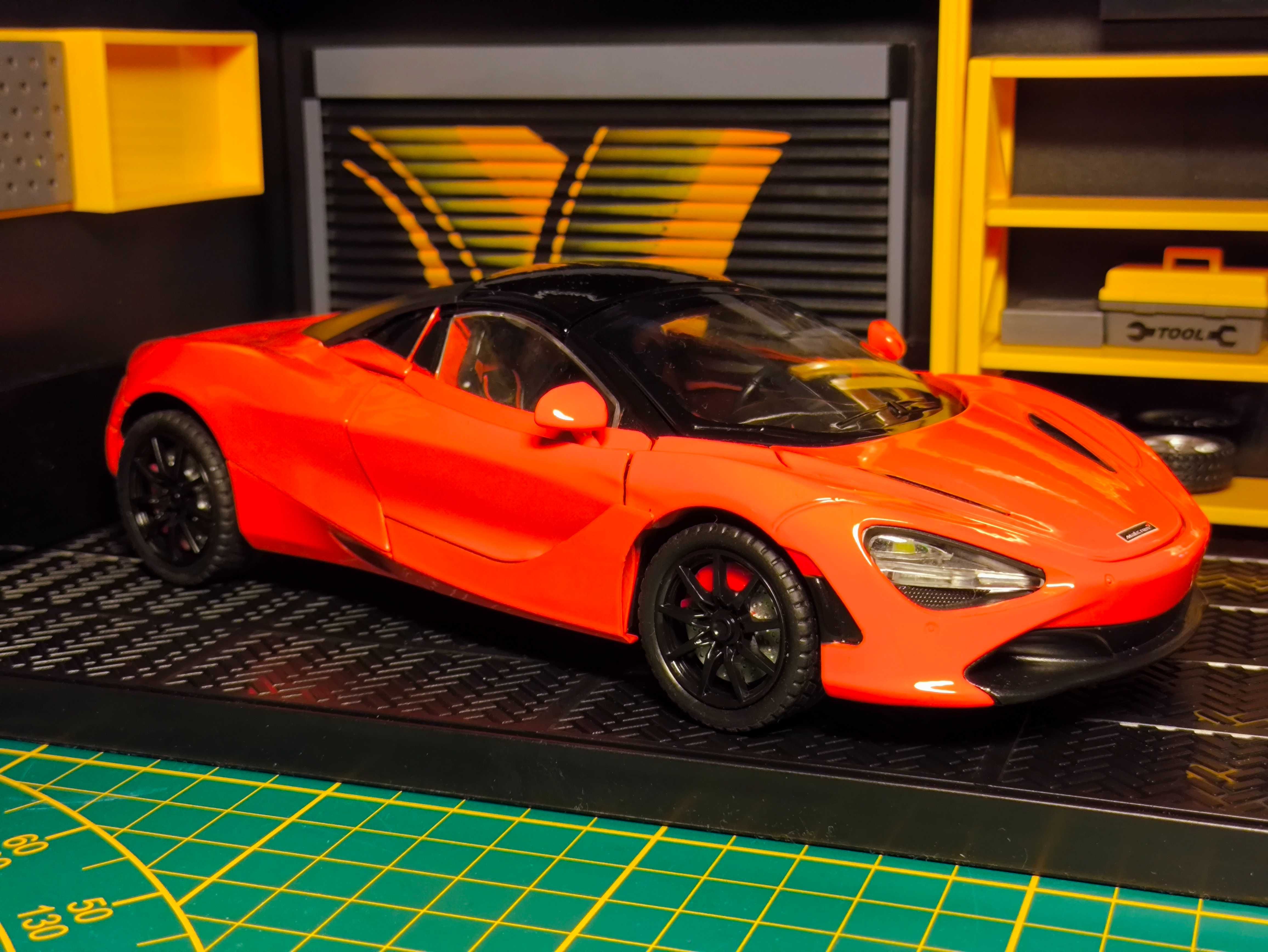 Model autka McLaren 720s  skala 1:24