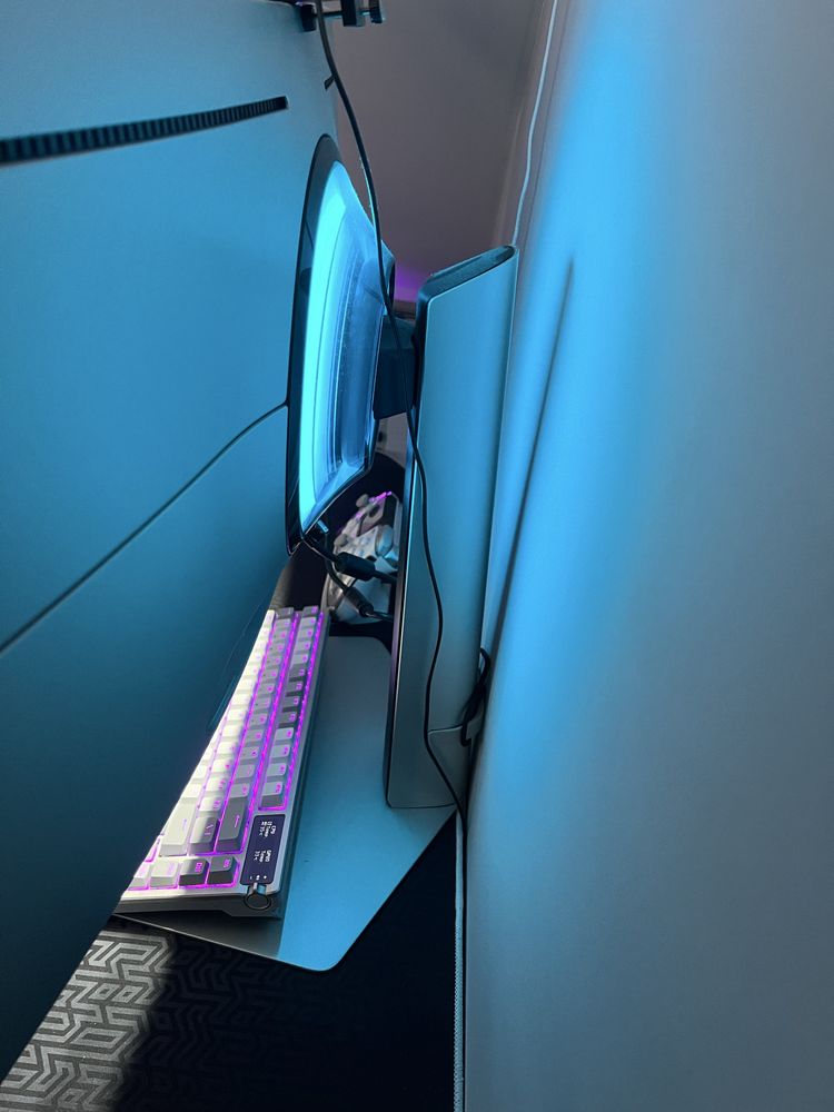 Samsung Odyssey OLED G9 49” – Ultra szeroki monitor