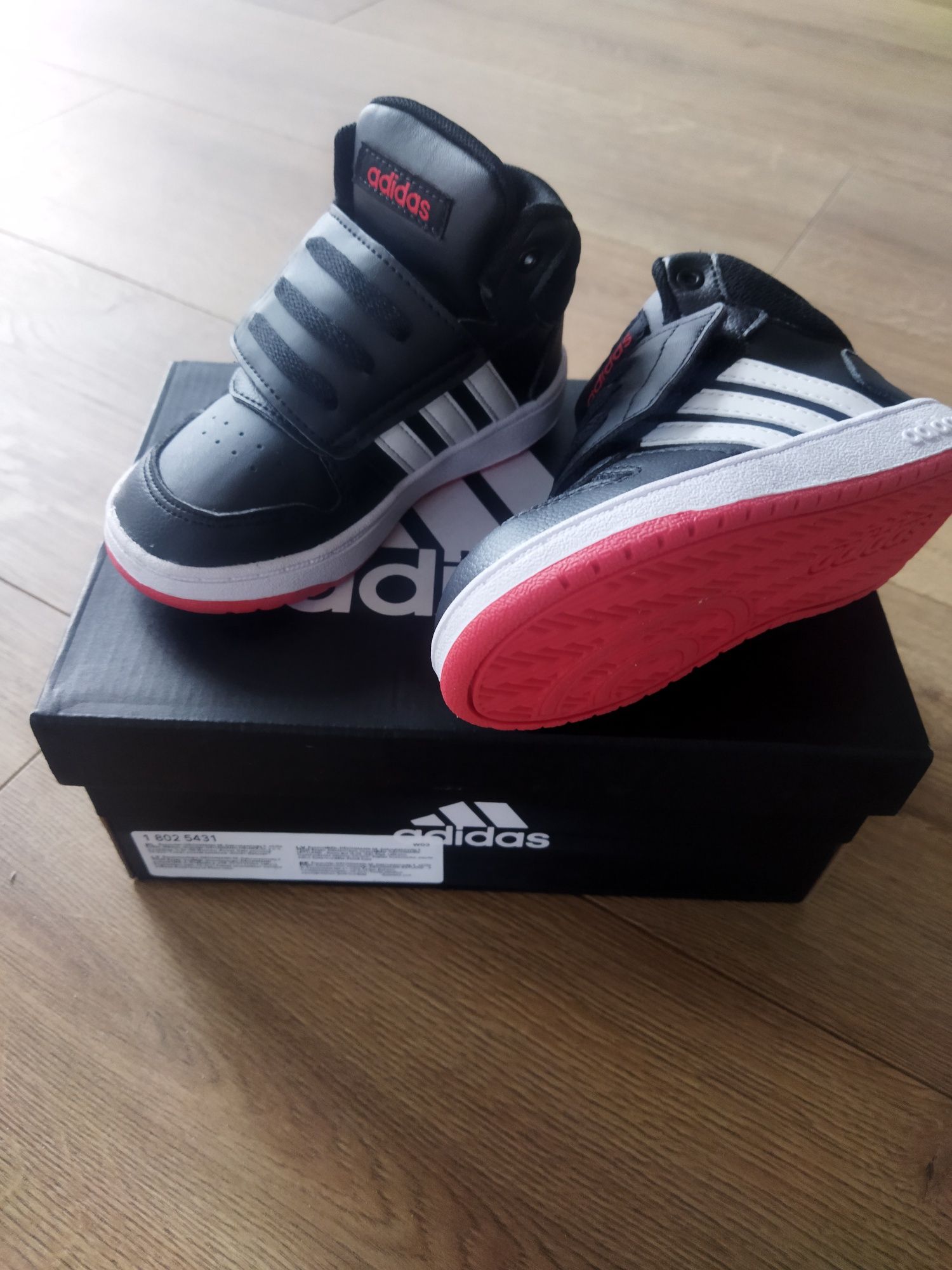 Nowe buty Adidas rozmiar 25 dla chlopca