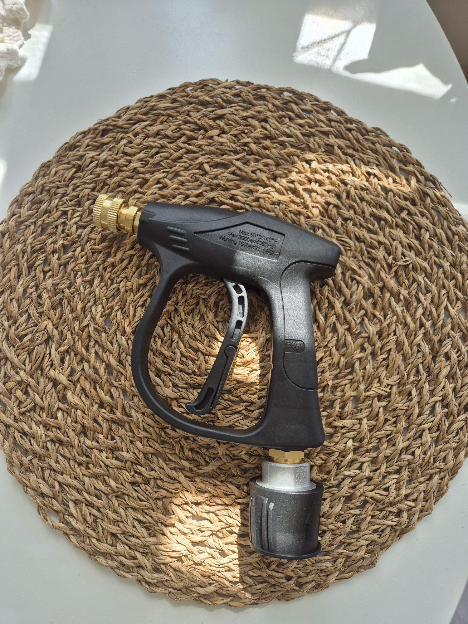 Krótki pistolet lanca z dyszami oraz pianownica Lavor Parkside Karcher
