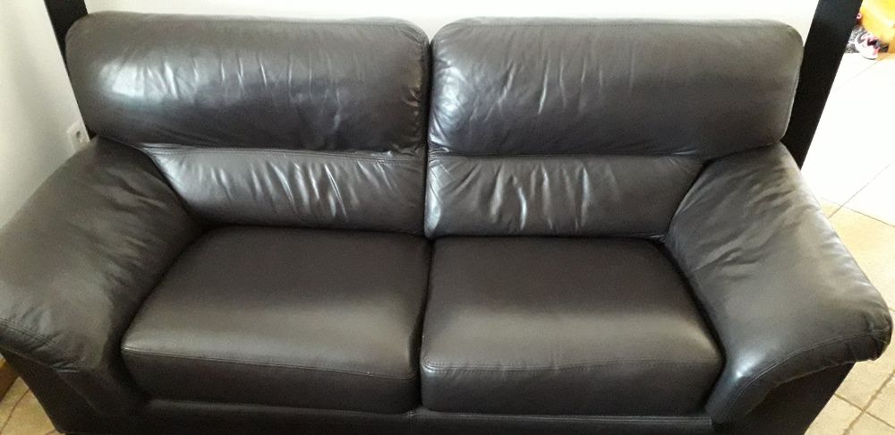 3 Sofas em pele como novas