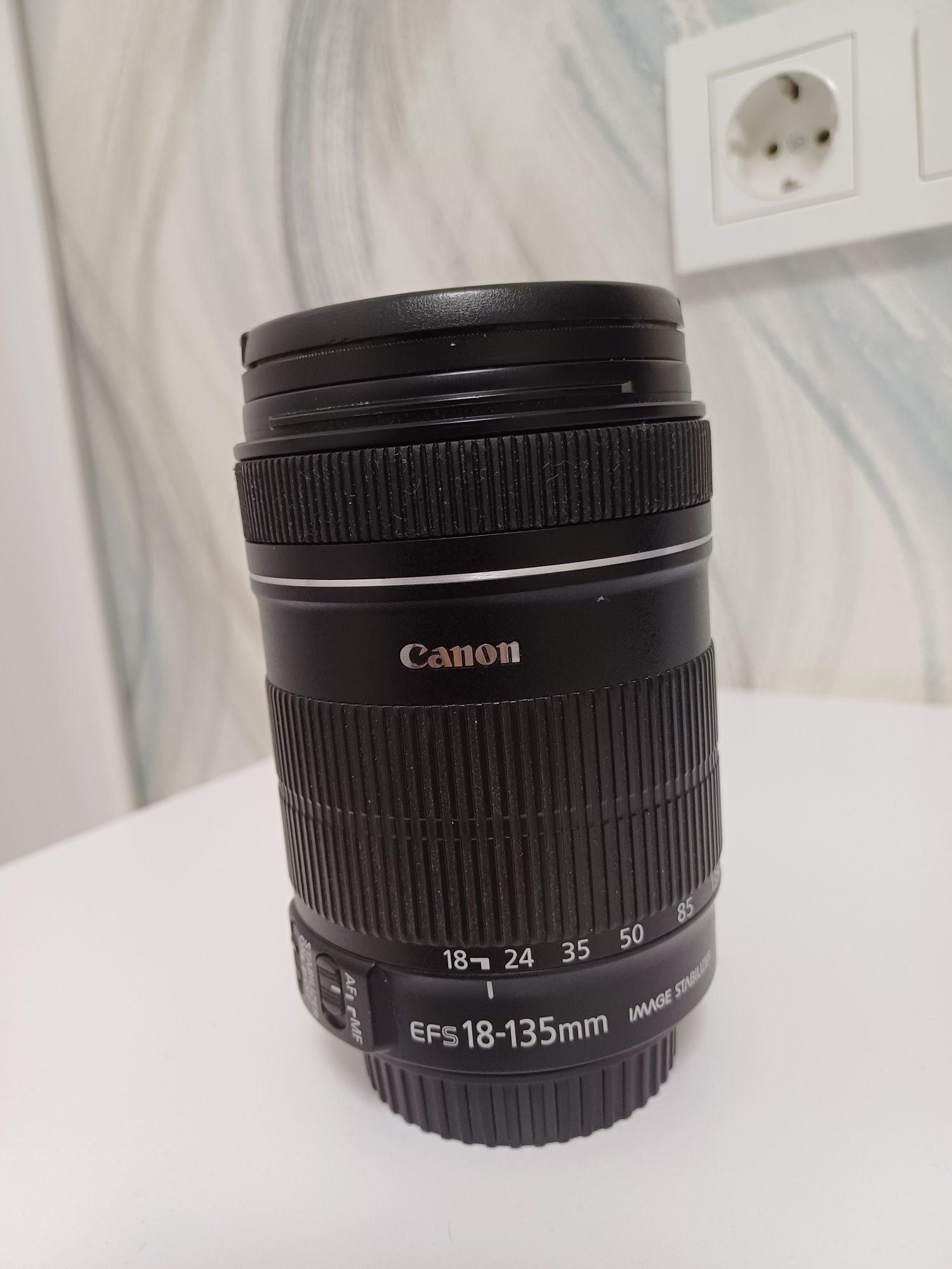 Об'єктив Canon EF-S 18-135mm f/3.5-5.6 IS STM універсальний+ подарунок