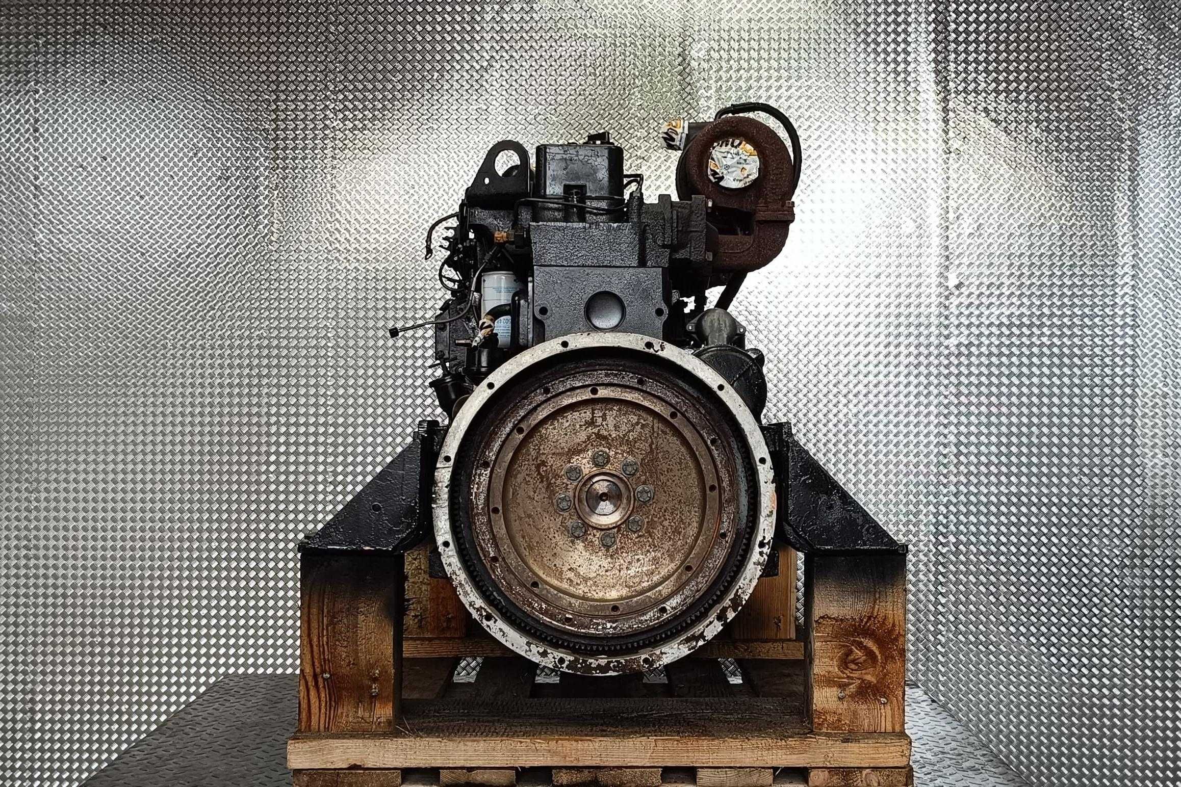 Silnik spalinowy - Case 6T-590