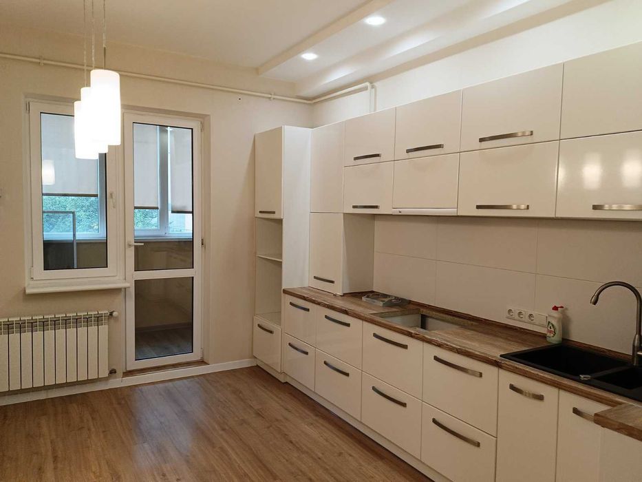 Продам 2х ком.кв. 60 м.кв. 2/4 с автономным отоплением на Благоева.