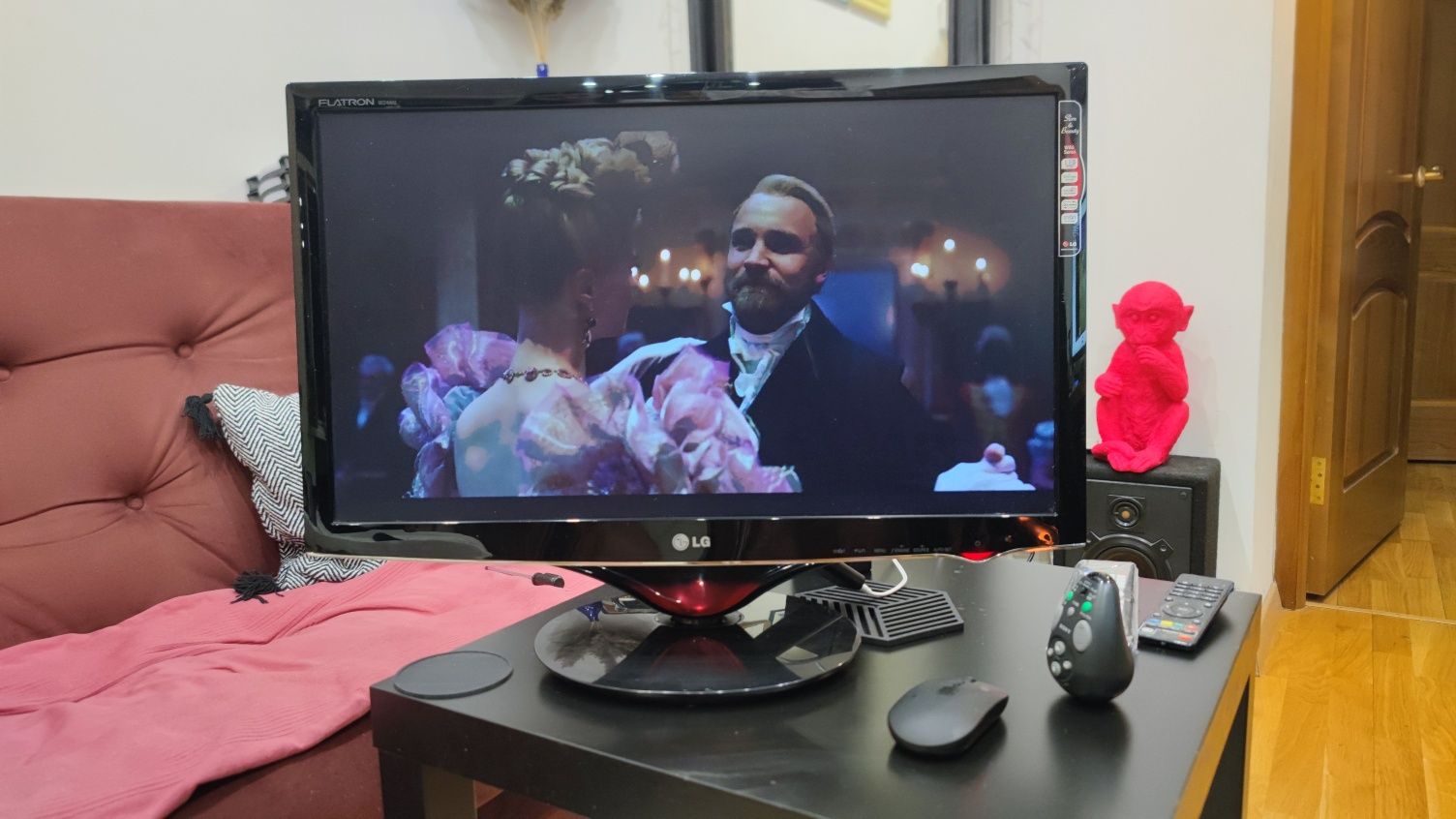Монитор 24" LG Electronics W2486L-PF Glossy Black.