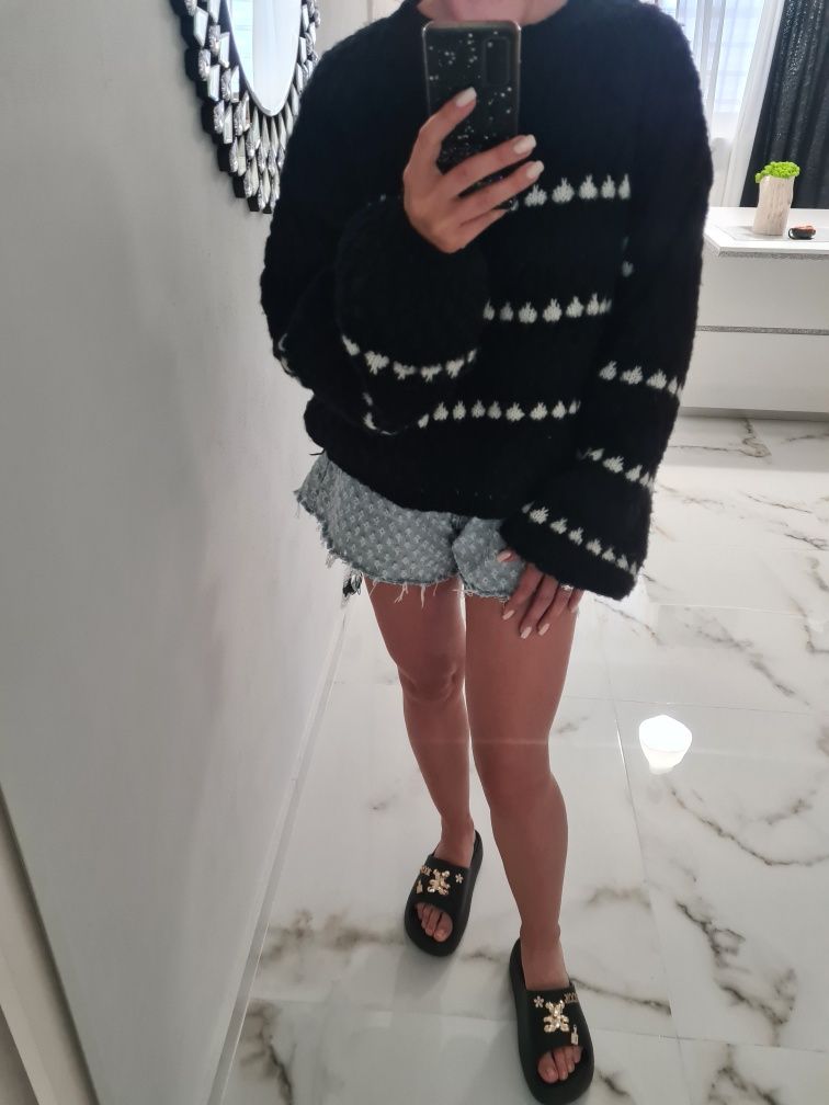 Sweter z bufiastymi rękawami rozmiar L