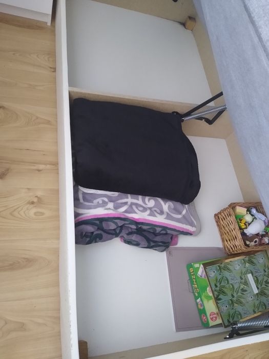 2 tapczany jednoosobowe z miejscem do przechowywania