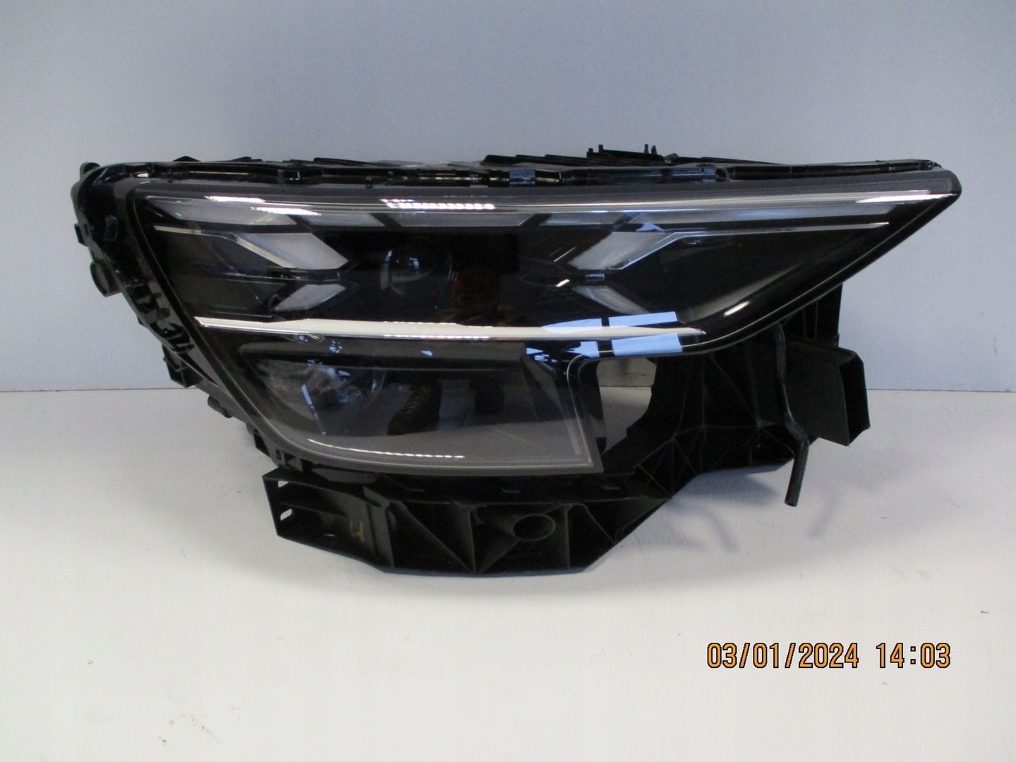 LAMPA PRAWA AUDI Q8 4M8 LASER 4M8941086