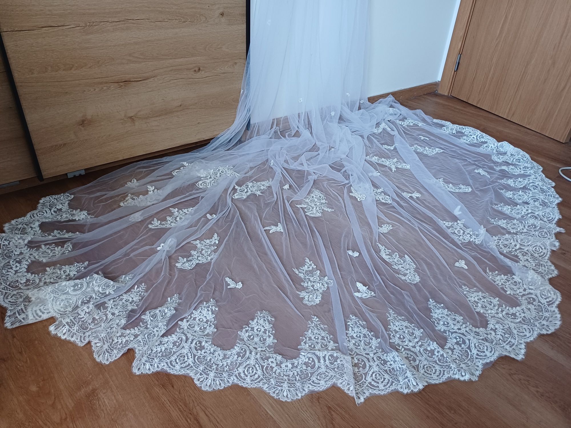 Véu de noiva NOVO com bordado floral e pérolas