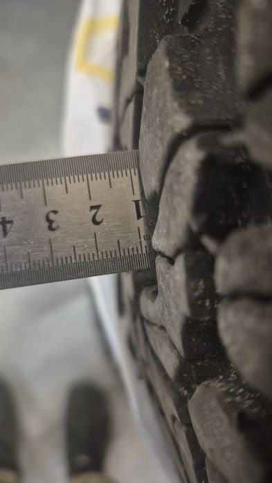 Продам майже нові покришки