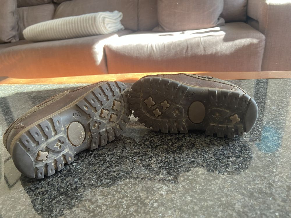 Sapatos de menino numero 19