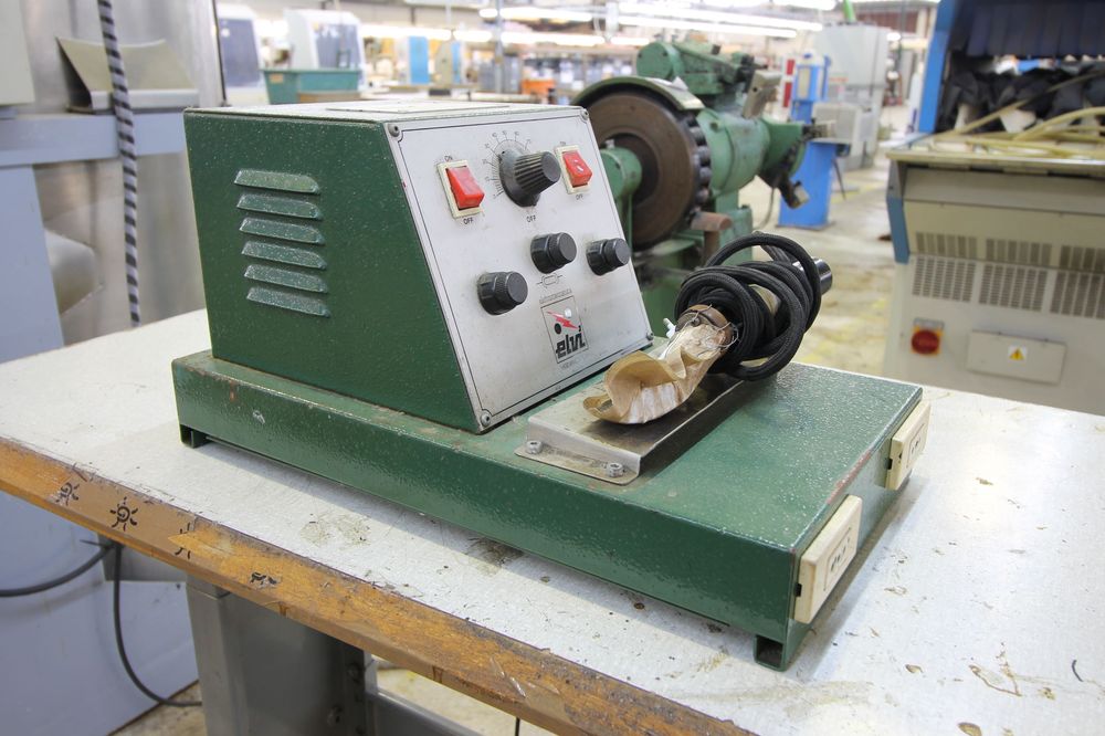 Máquina com ferros de passar