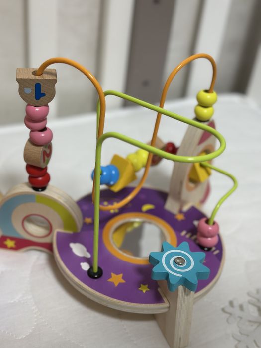 Розвиваючі іграшки монтессорі