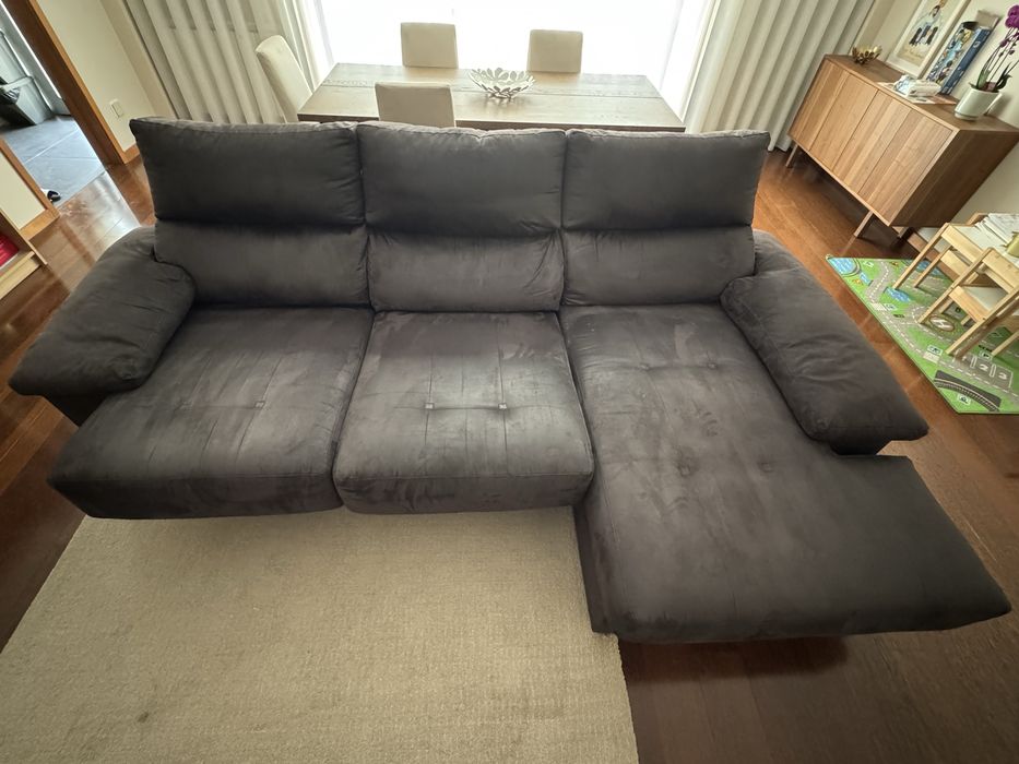 Sofá com chaise longue cinza antracite