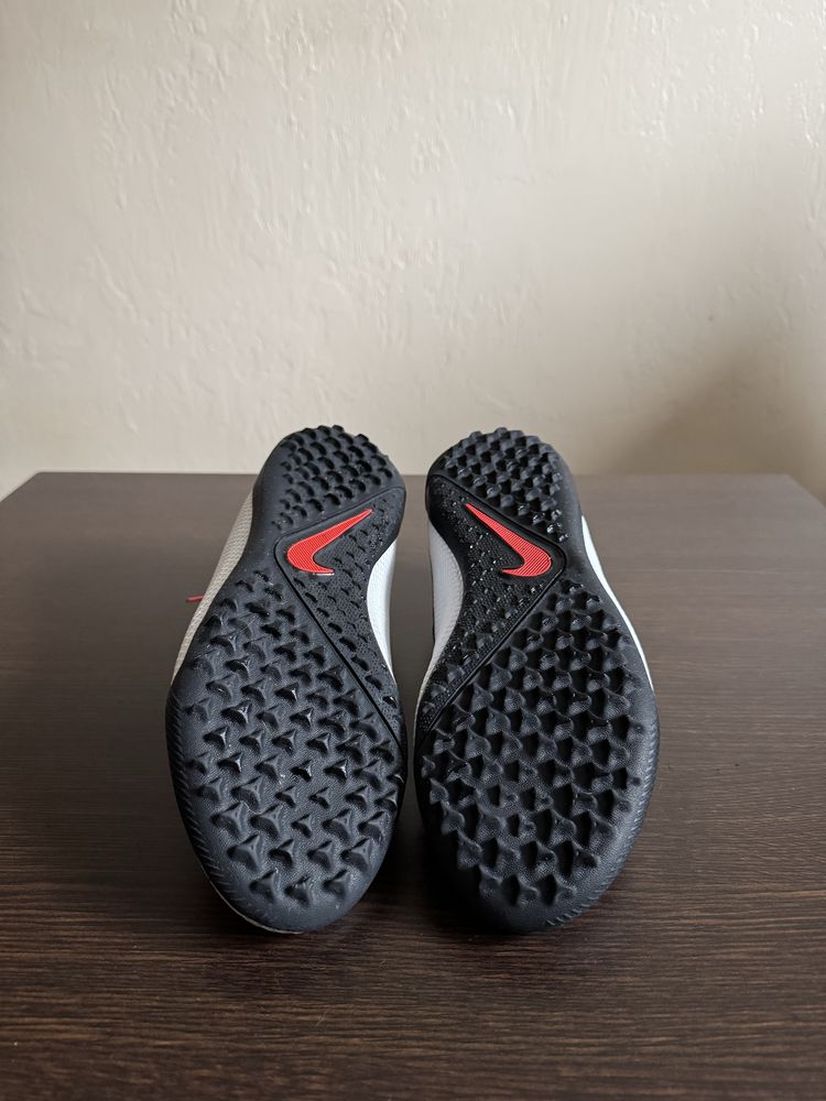 Сороконіжки Nike Phantom VSN 2 Academy DF TF