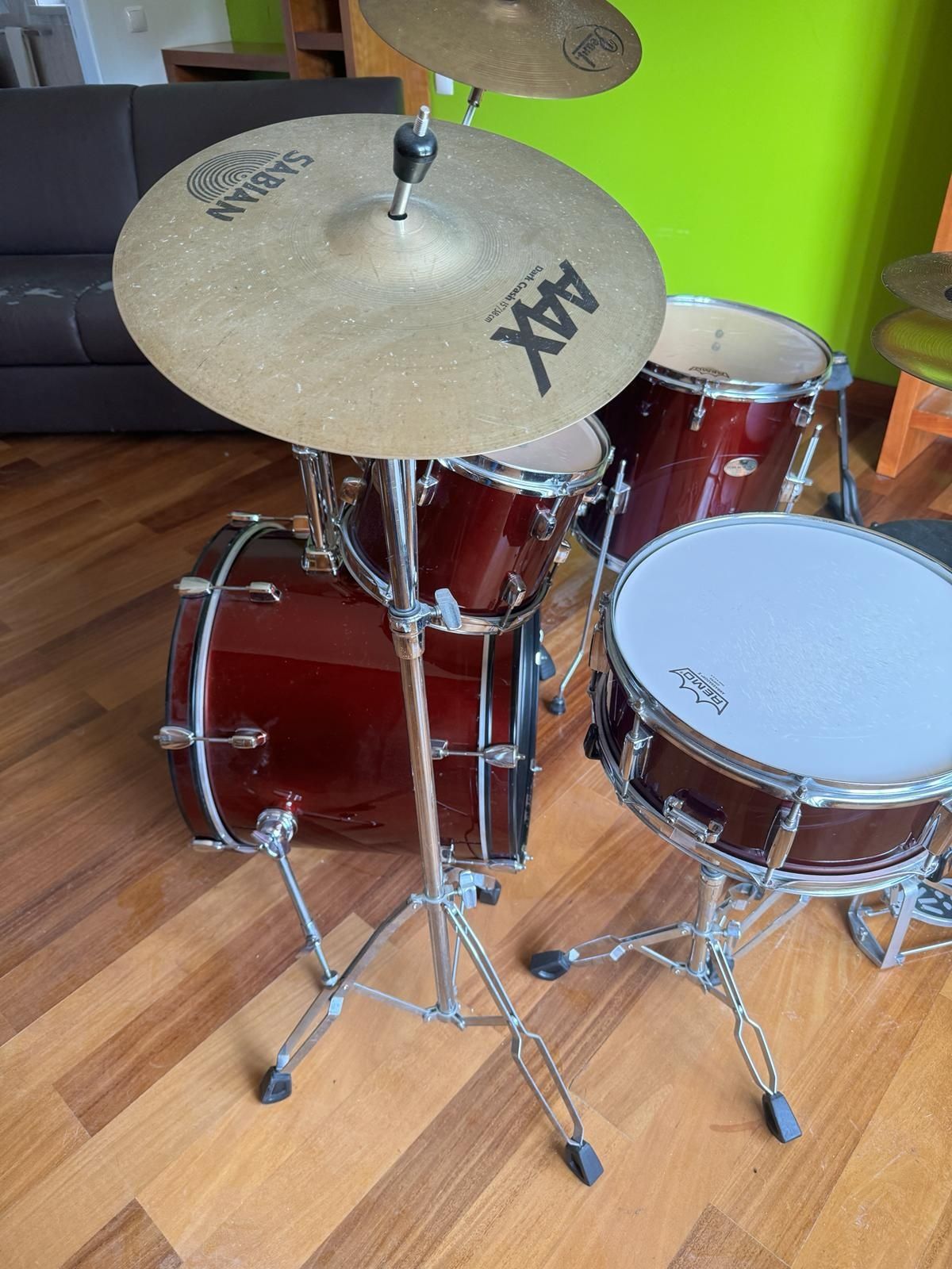 Bateria Pearl Fórum com pratos e hardware