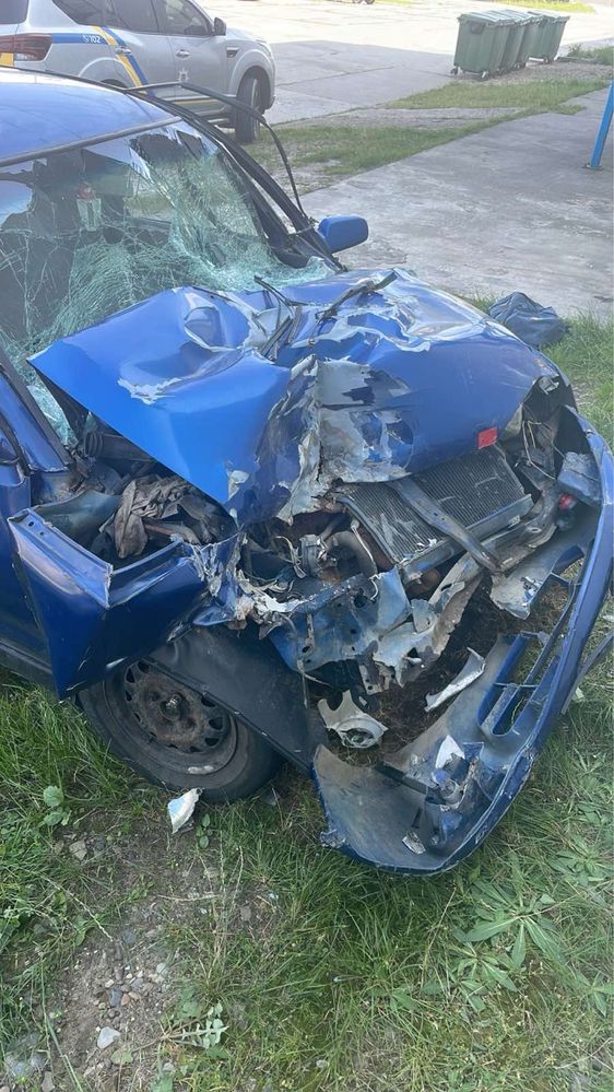 Mazda 121 1,3 бензин після дтп
