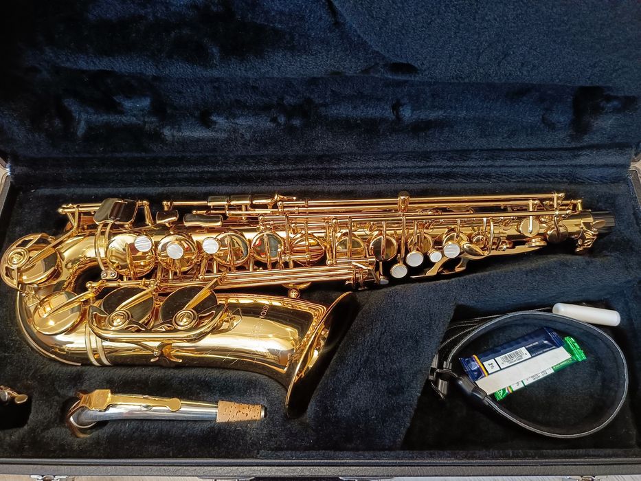 Saksofon altowy Jupiter JAS 2069 model Custom 2000.