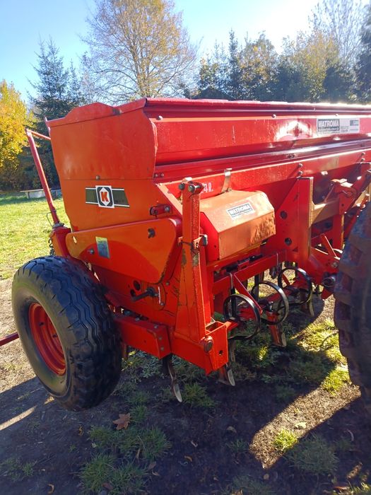 Siewnik zbożowy z podsiewaczem nawozòw