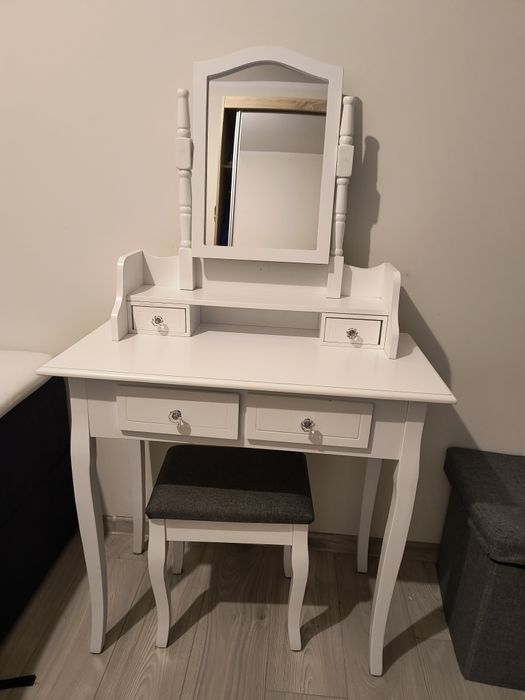 Toaletka z taboretem