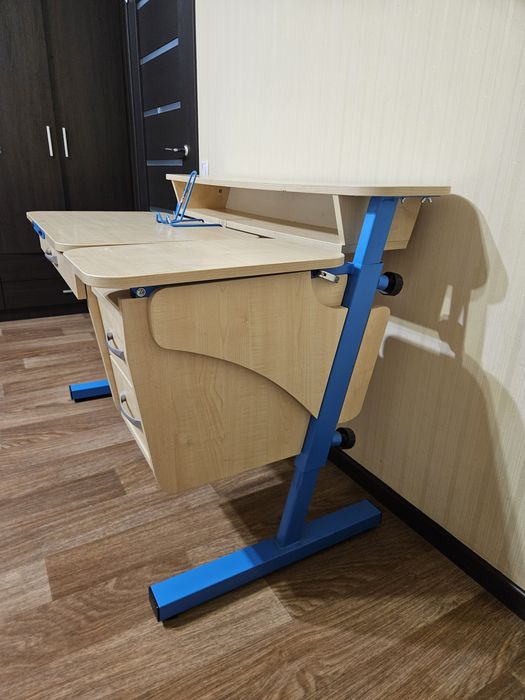 Стіл в гарному стані