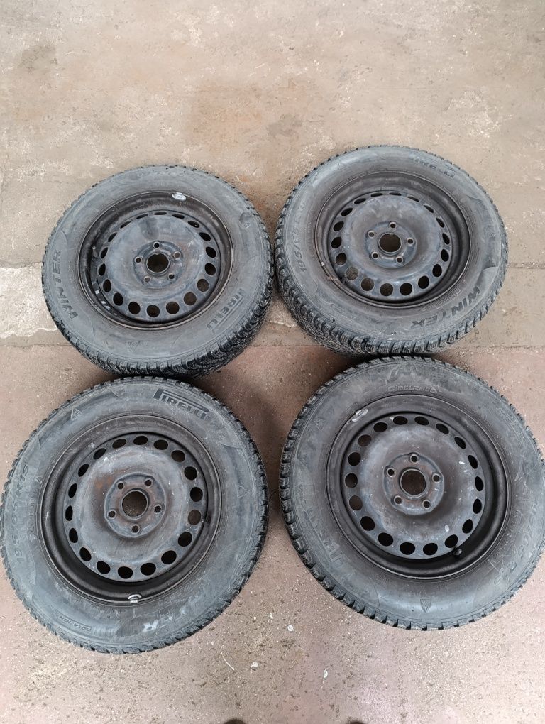 Pirelli Cinturato Winter 195/65/15 2016 rok