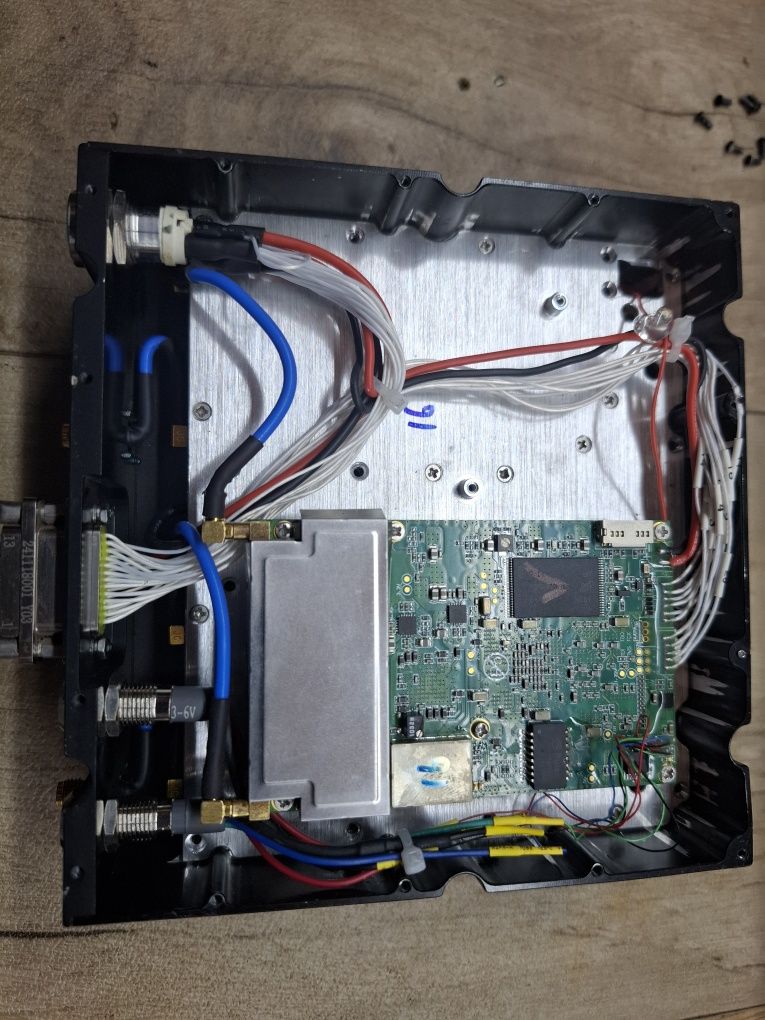 Модем Tech Mesh Network XK-F358. Гербера