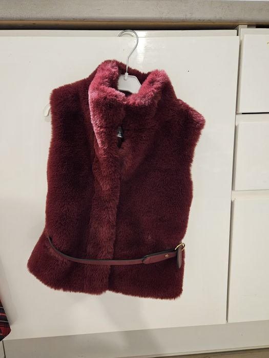 Elegancka futrzana kamizelka Mayoral r104 z paseczkiem