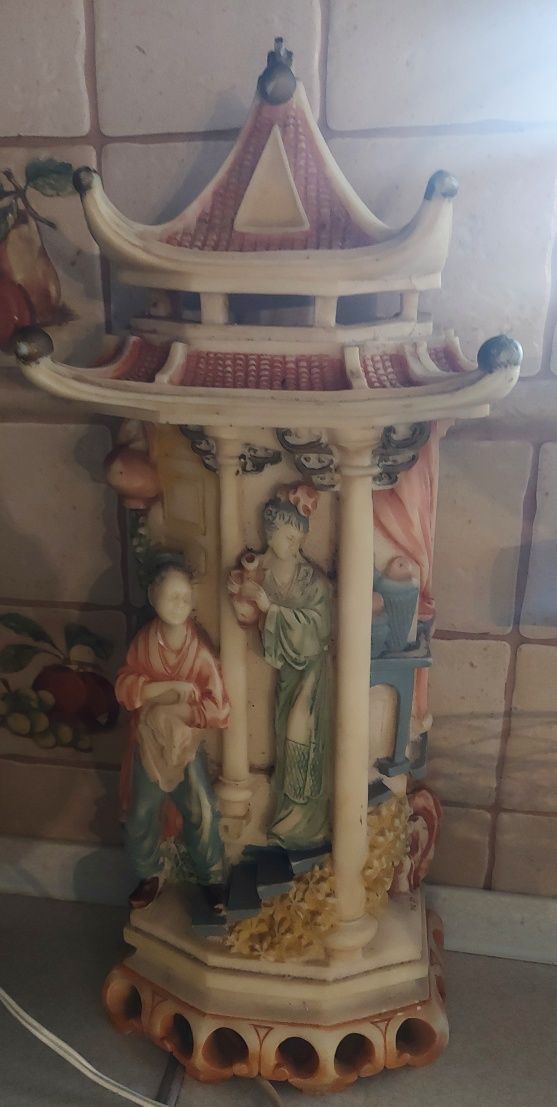 Stara podświetlana figurka domek lampka z kamienia alabaster.