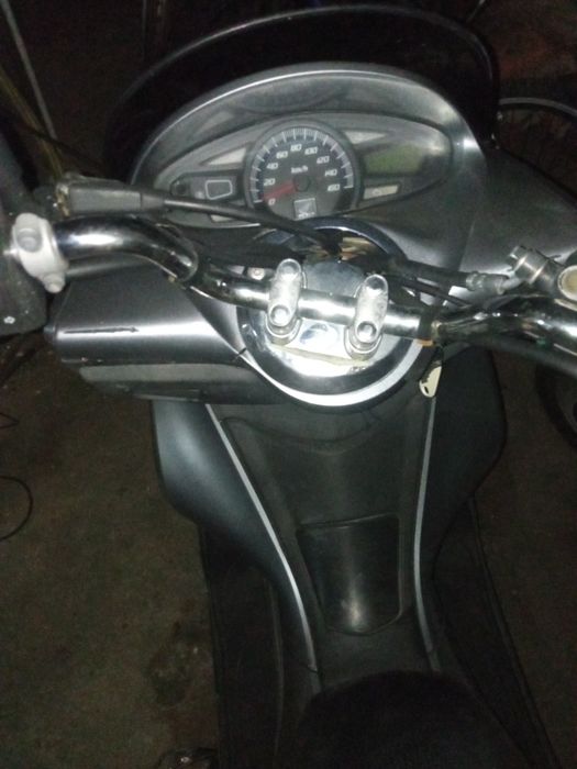 Honda PCX 125 cinza