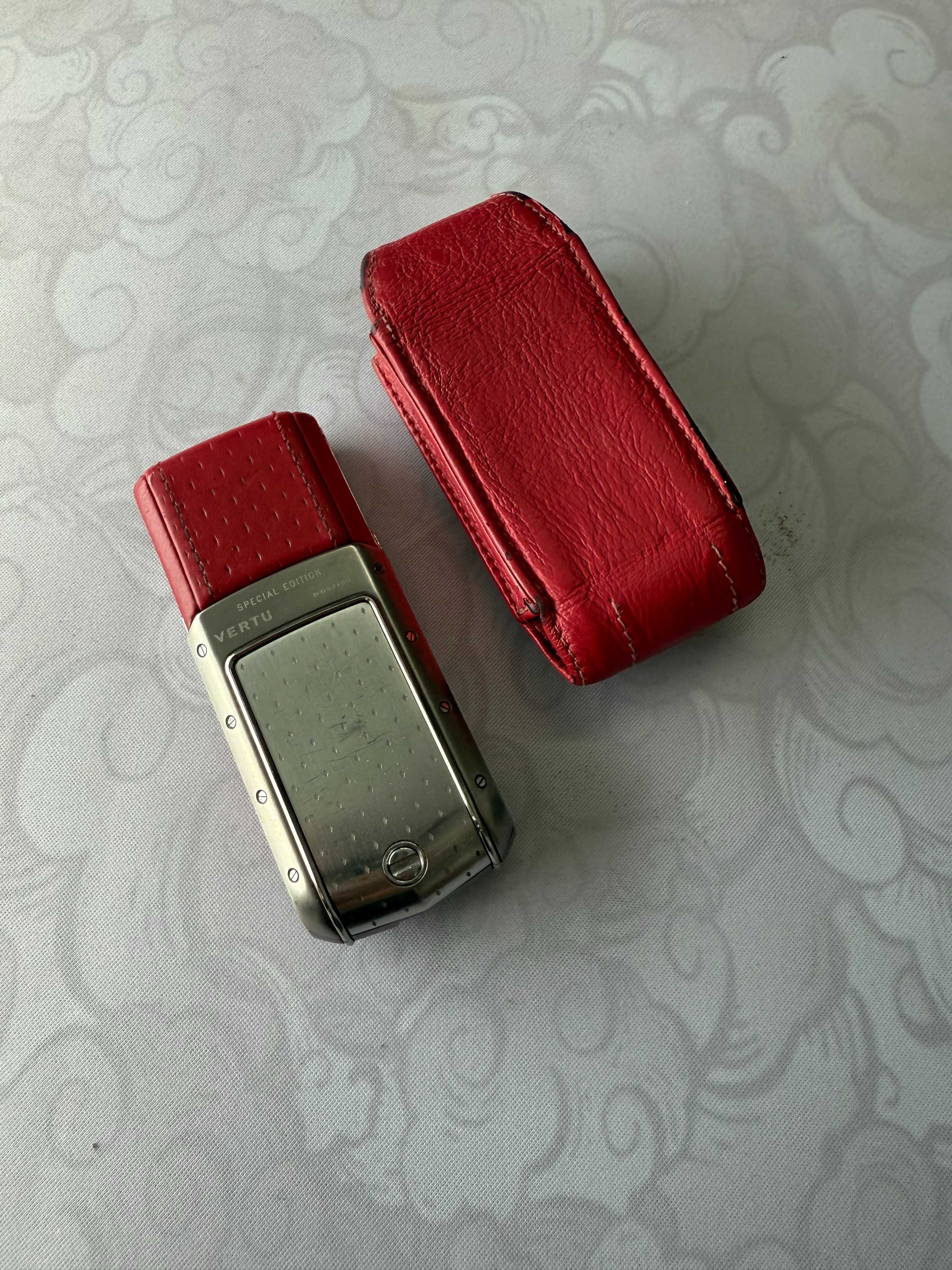 Vertu Ascent Special edition Strawberry.