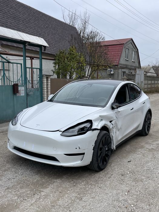 Tesla model Y 82kw dual motor Perfomance