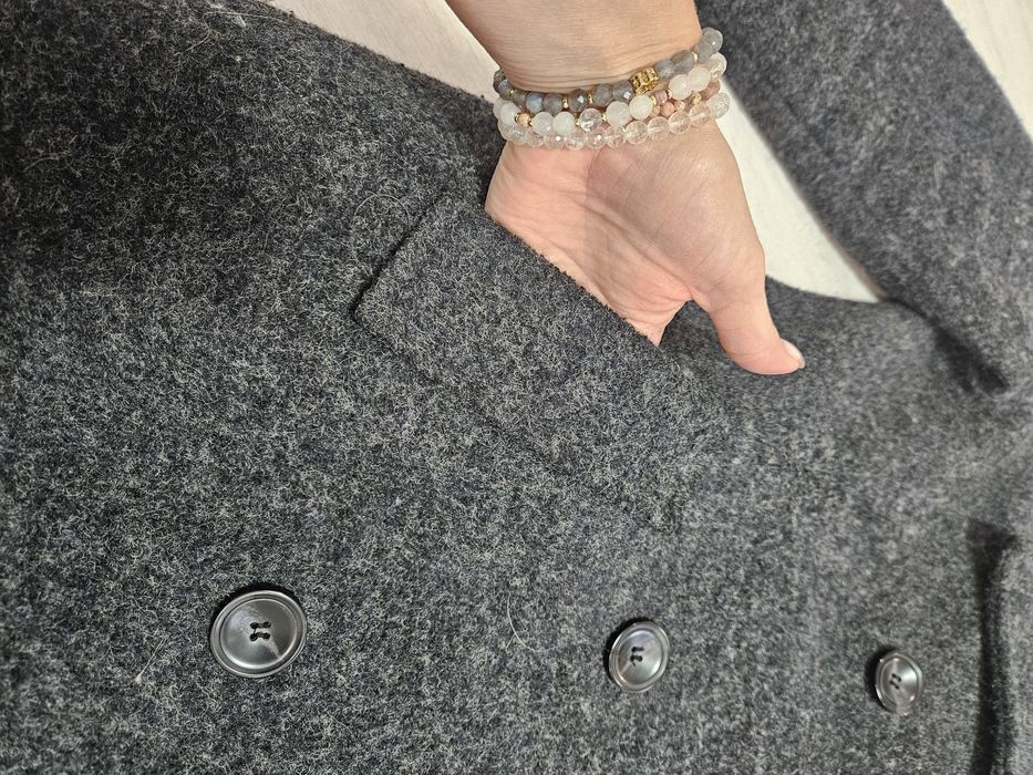 Пальто тепле з каптуром жіноче