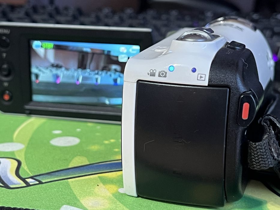 Видеокамера Samsung HMX-F90