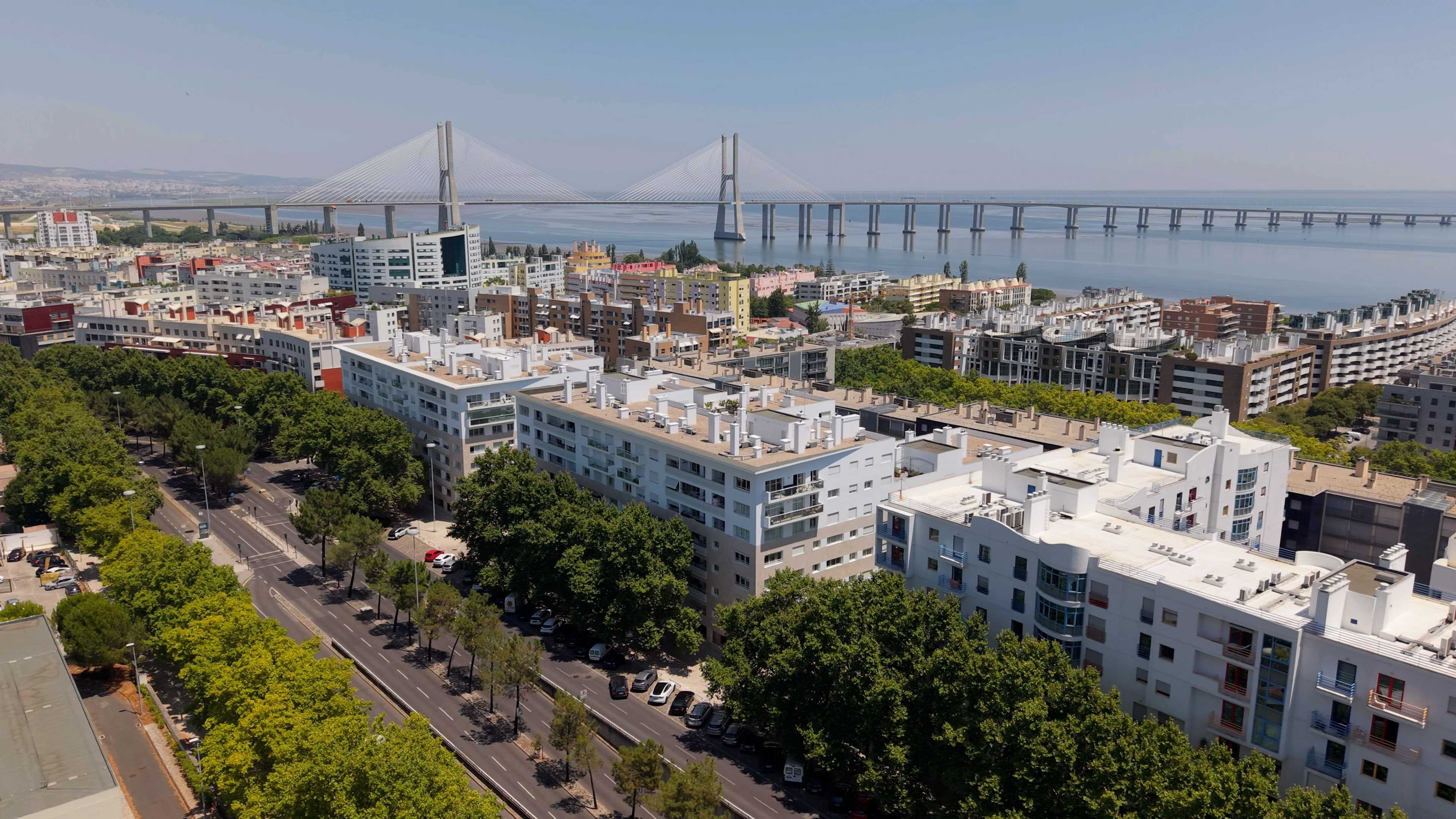 T3 , 3 WC's, 2 Lugares de Garagem com 183Mt2 Parque das Nações