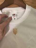 Футболка з вишитим гербом унісекс S