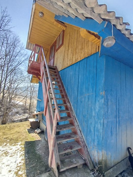 Будинок, земля, господарство в Карпатах, струмок, гори, краєвиди