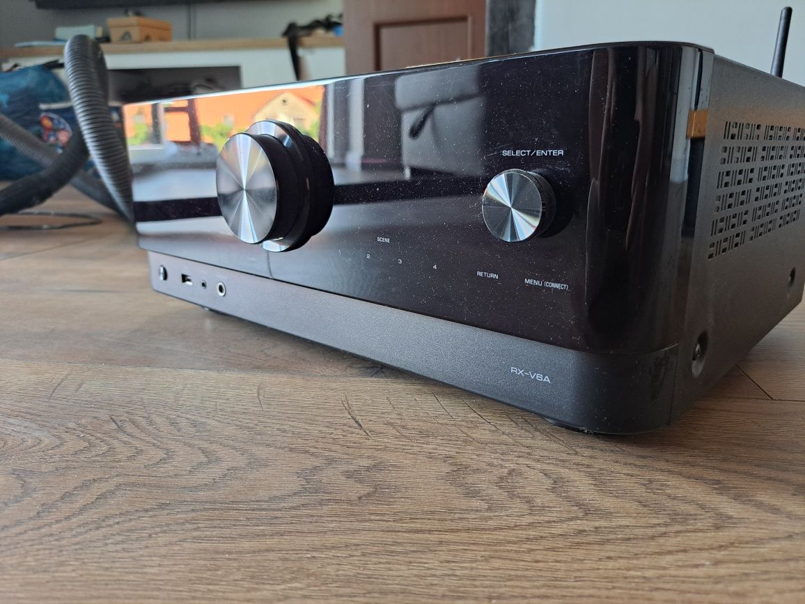 Amplituner kina yamaha Rx-V6A