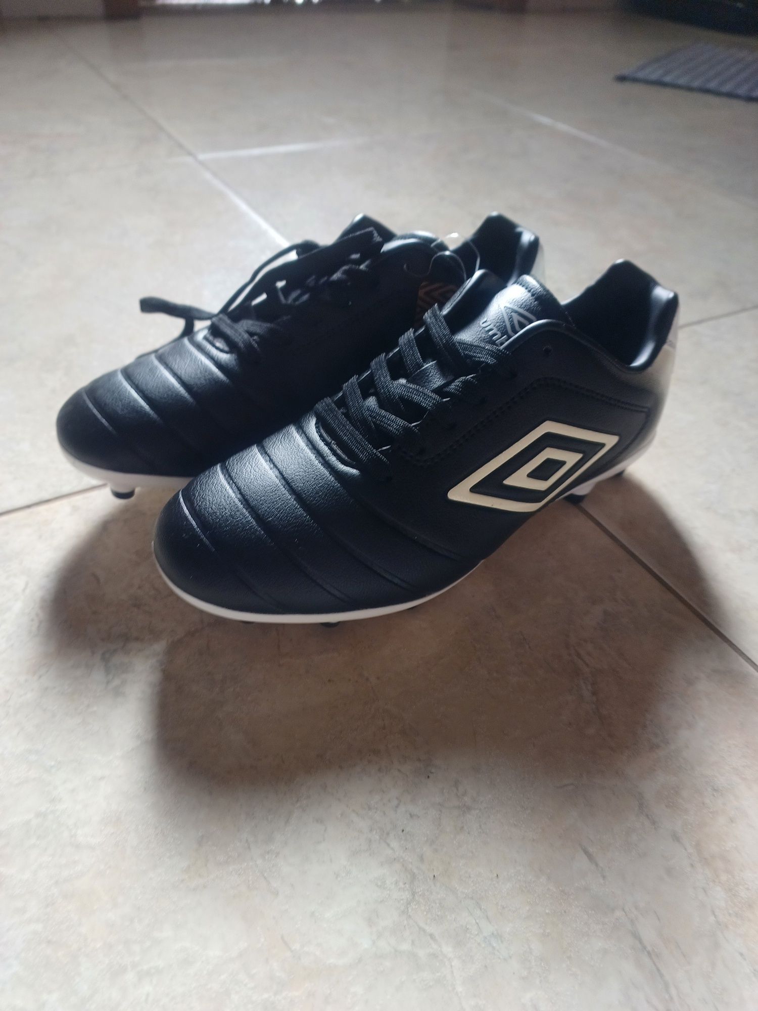 Chuteiras Umbro 35
