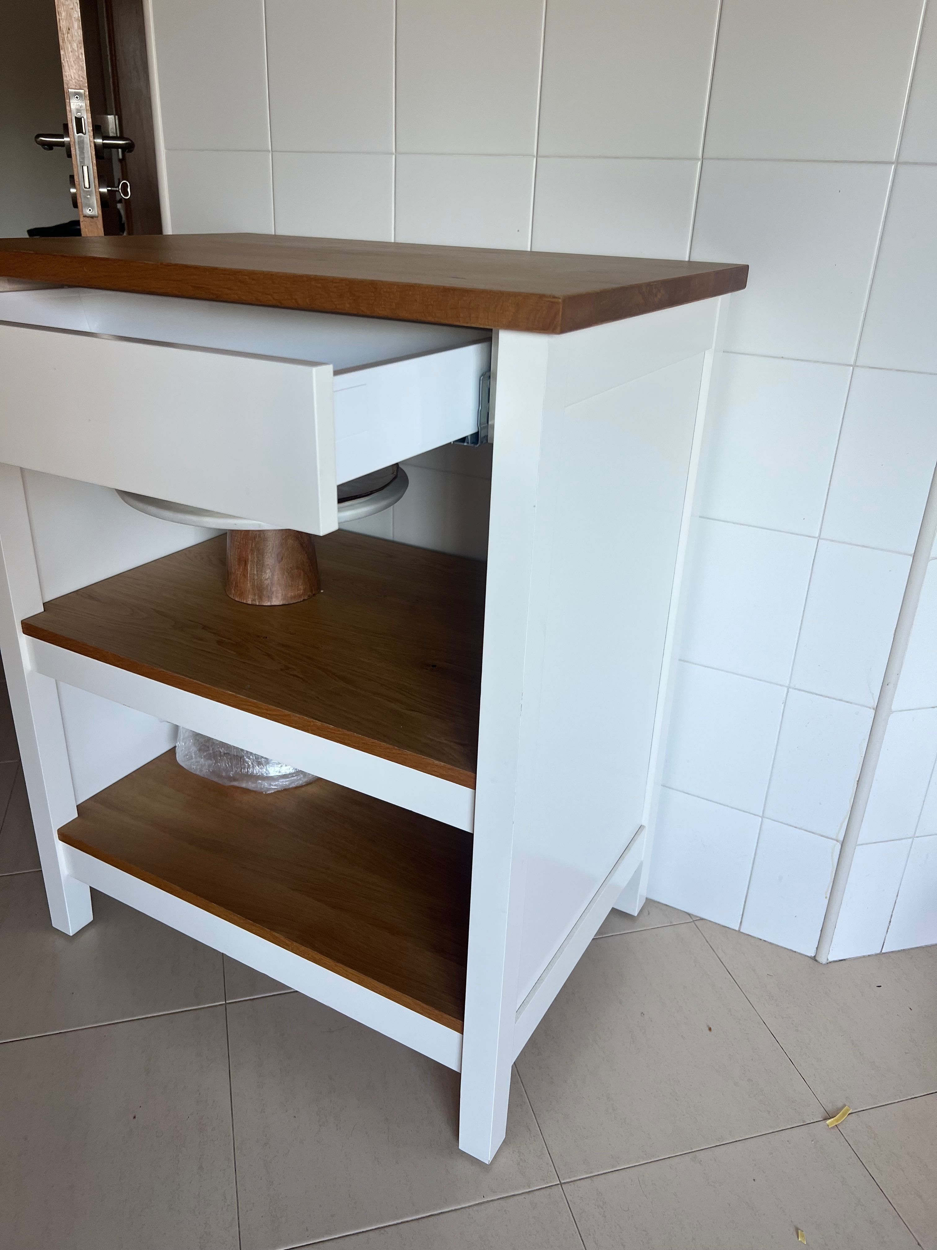 Bancada/Ilha de Cozinha muito nova