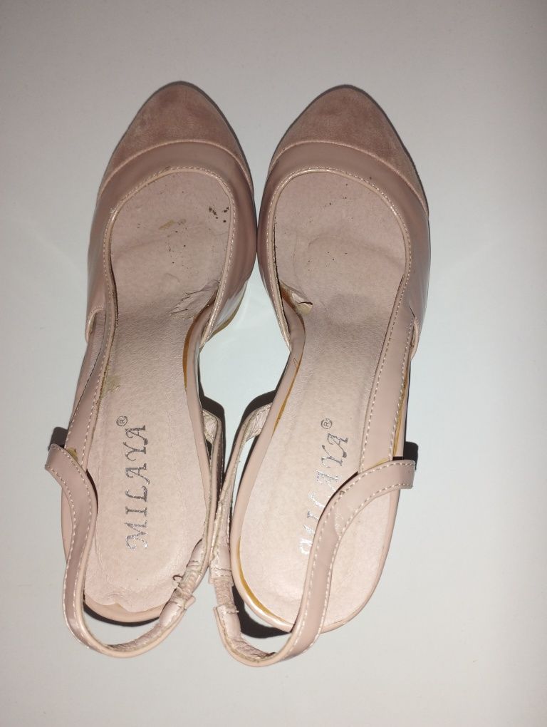 Sapatos salto nude