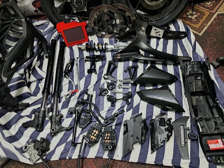 Rama yamaha mt-09  2018 włochy plus części