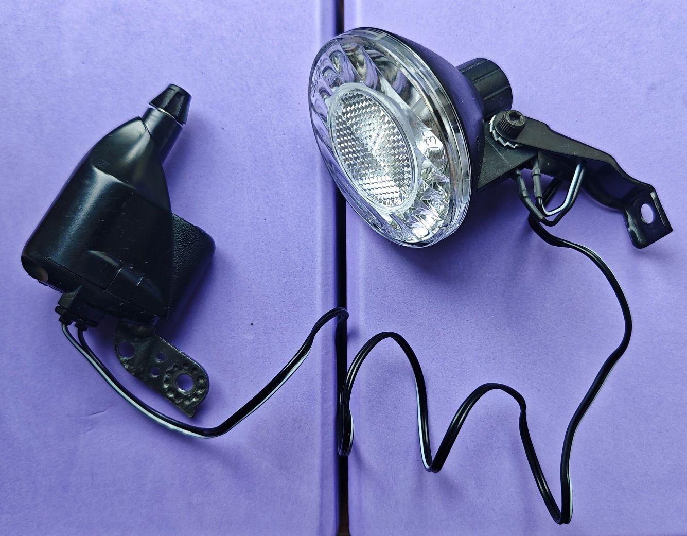 Lampka + dynamo rowerowe AXA Quattro