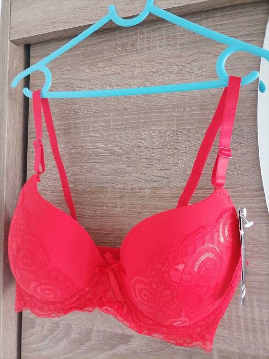 Biustonosz czerwony "Han" roz 75C-34. Nowy.
