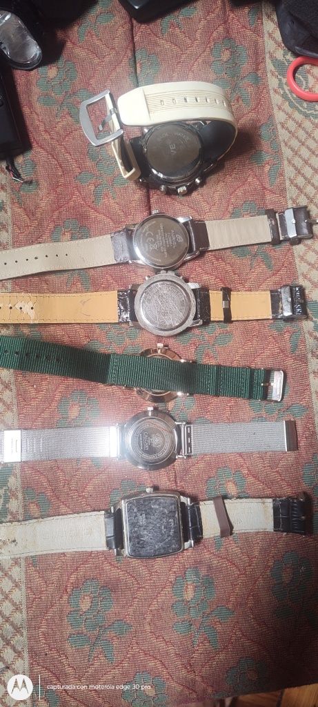 Vendo este lote de relojos so por pilhas