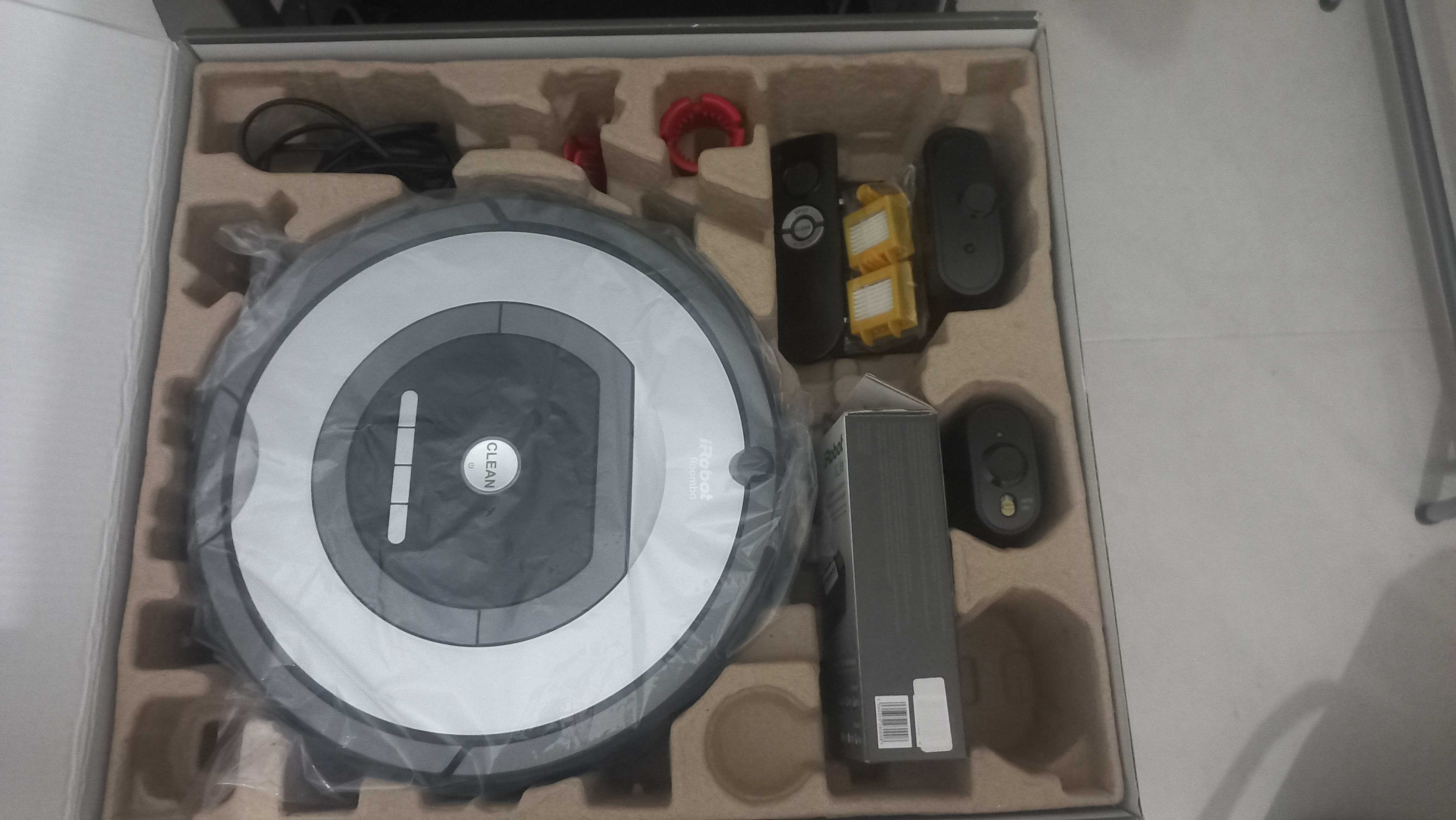 Vendo Aspirador Robot iRobot Roomba 772+Comando+Acessórios de Limpeza