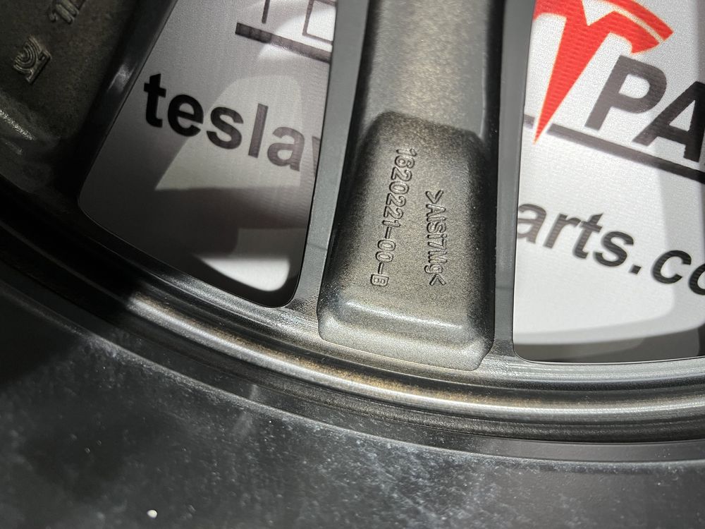 Tesla Model X Plaid колеса/диски R20