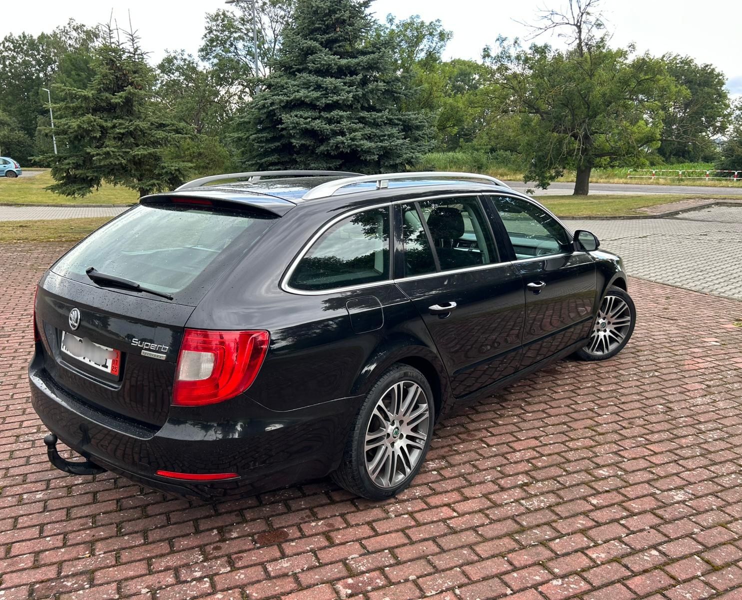 Skoda Superb 1,6 TDI  Navigacja Xenon alu 18
