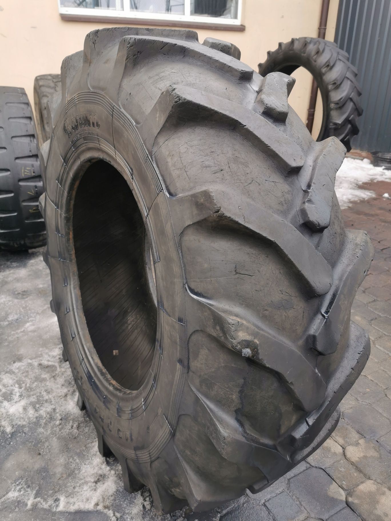 Opona 14.9 R24 ( 14.9-24 )  380/85R24 Barum