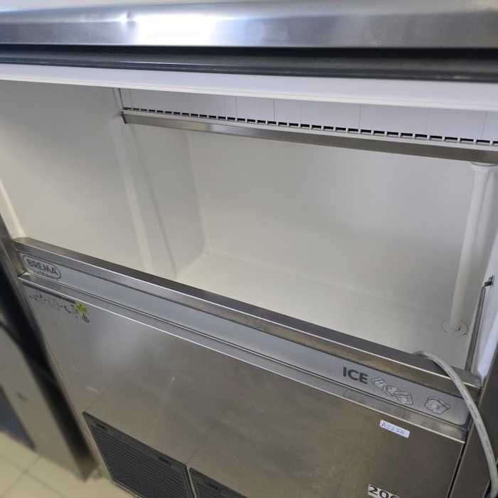 Máquina de gelo em cubos Brema (produção 90kg/24h, depósito 55kg)